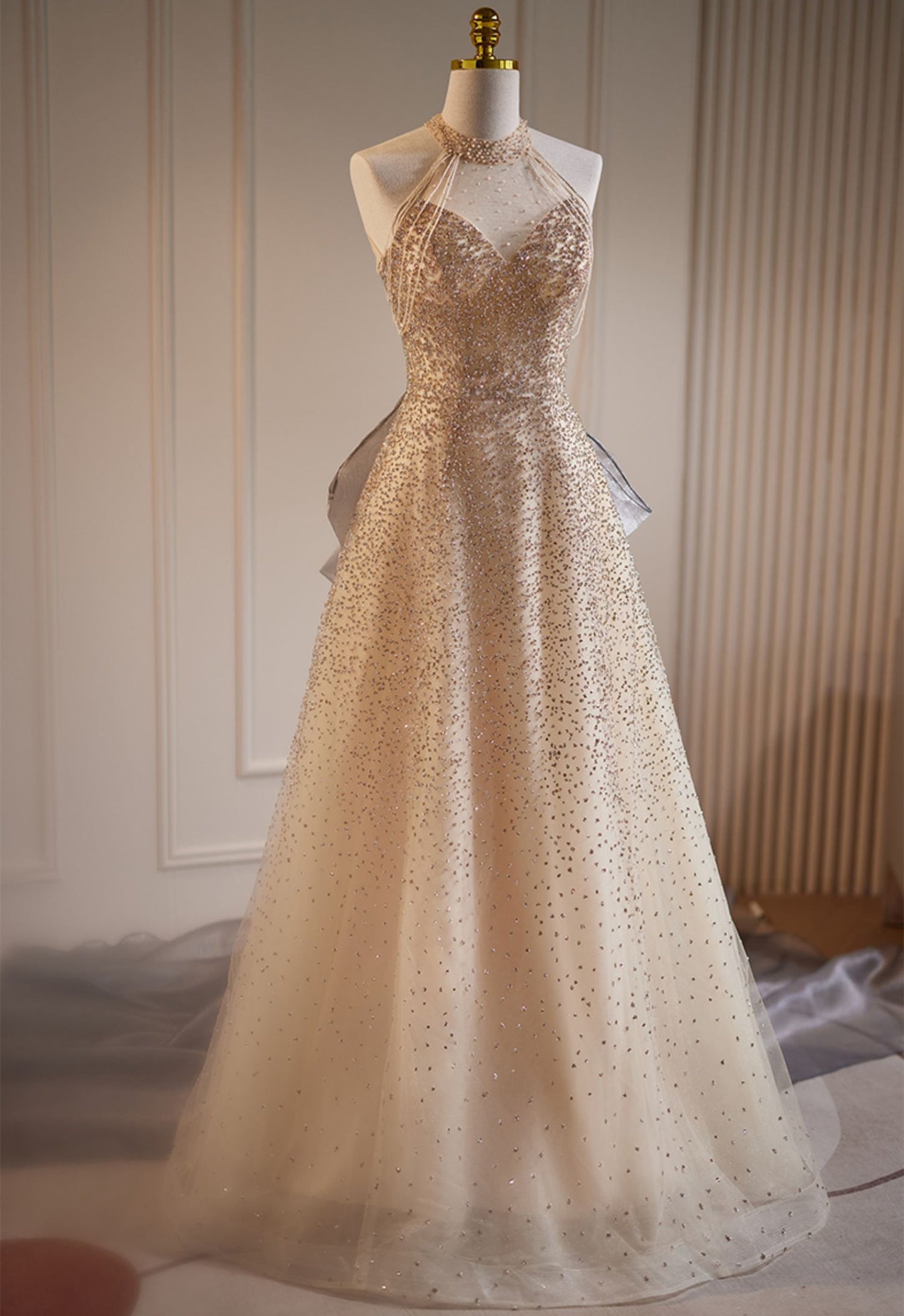Robe de soirée champagne à pompons