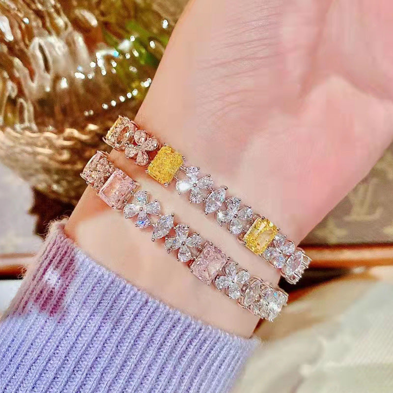 Bracciale a forma di fiore in oro giallo 18 carati con diamanti colorati fantasia