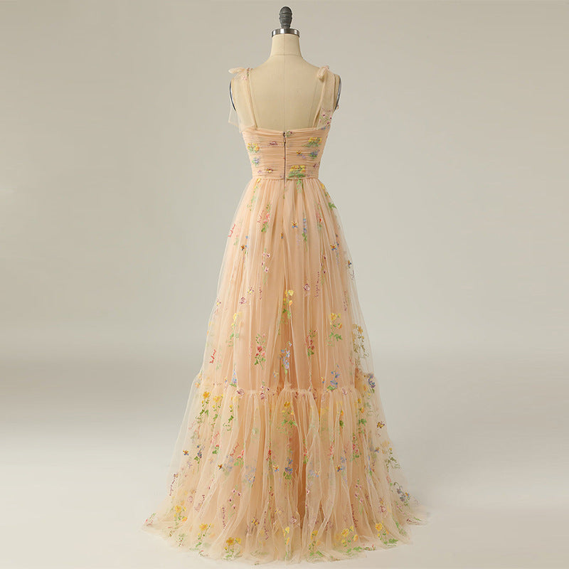 Robe longue à bretelles de niche brodée à fleurs