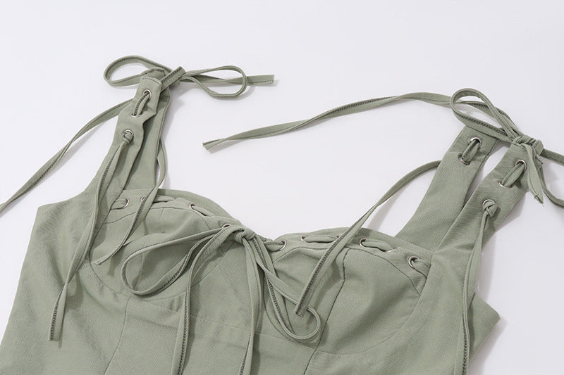 Gilet à lacets, jupe ajustée tendance