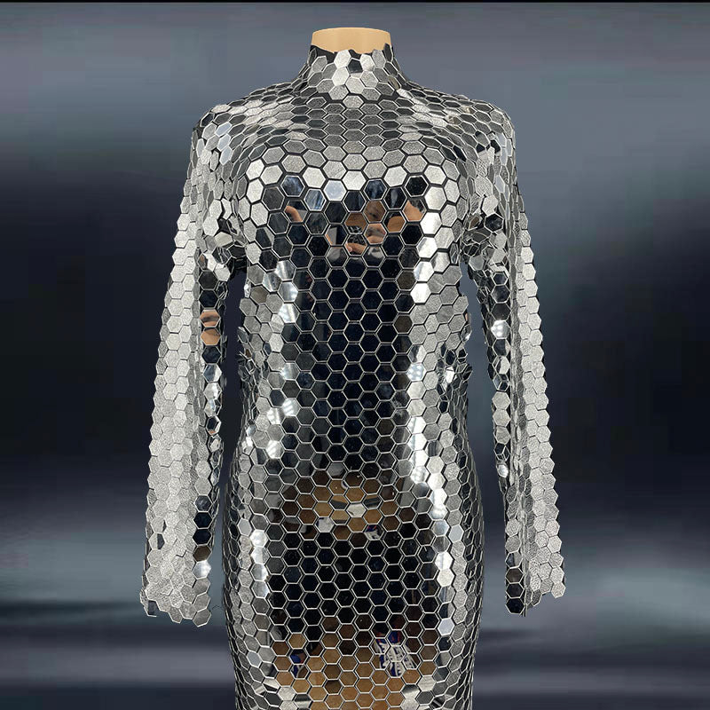 Robe de cocktail longue à paillettes et strass