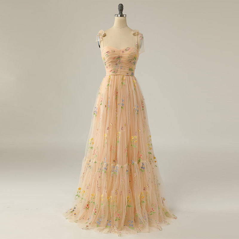 Robe longue à bretelles de niche brodée à fleurs